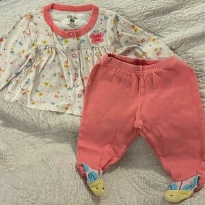 🎉 3 for $10 🎉 6m matching butterfly footie set